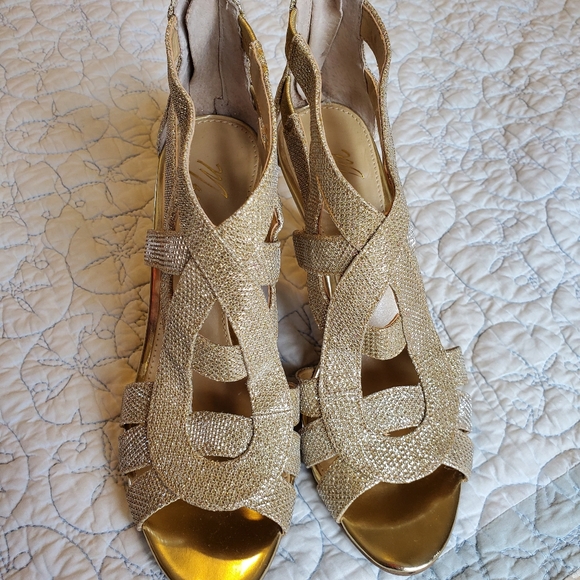 Marc Fisher NWOT Nala gold sparkly heels 6 M - Picture 8 of 12